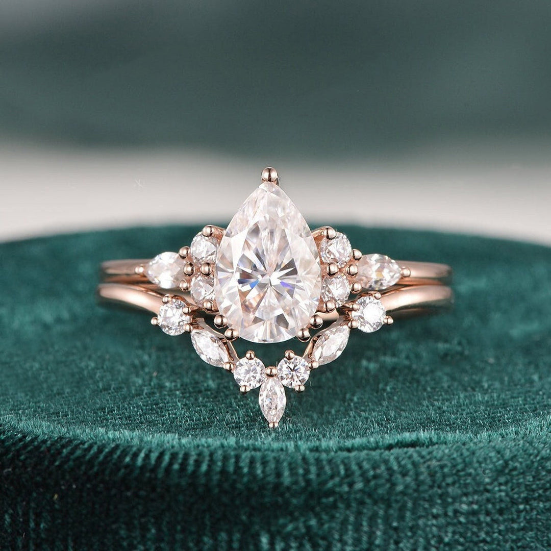 1-50-ct-pear-cut-cluster-moissanite-bridal-ring-set-4