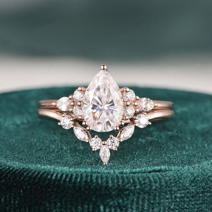 1-50-ct-pear-cut-cluster-moissanite-bridal-ring-set-4