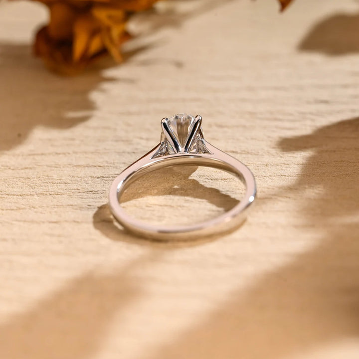 1.0 CT Oval Cut Diamond Solitaire Moissanite Engagement Ring