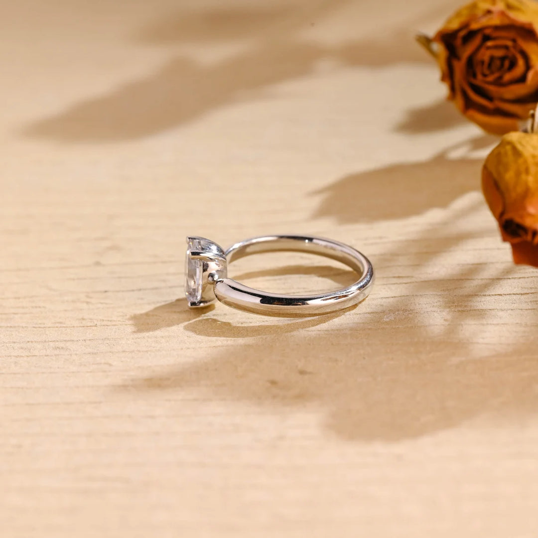 1.0 CT Oval Cut Unique Solitaire Diamond Moissanite Engagement Ring