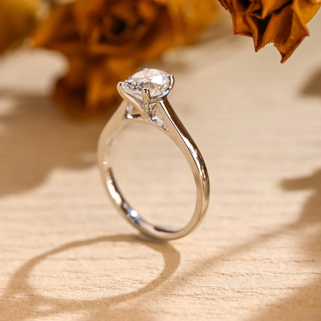 1.0 CT Oval Cut Diamond Solitaire Moissanite Engagement Ring
