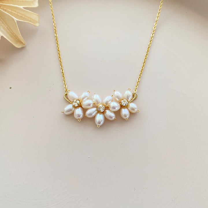 Dainty Floral Pearl Necklace For Her -June Birthstone