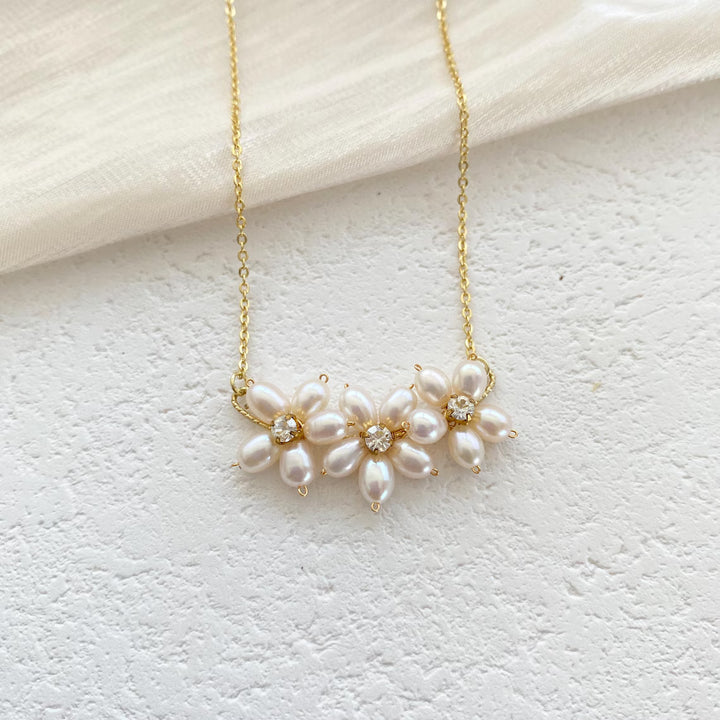 Dainty Floral Pearl Necklace For Her -June Birthstone