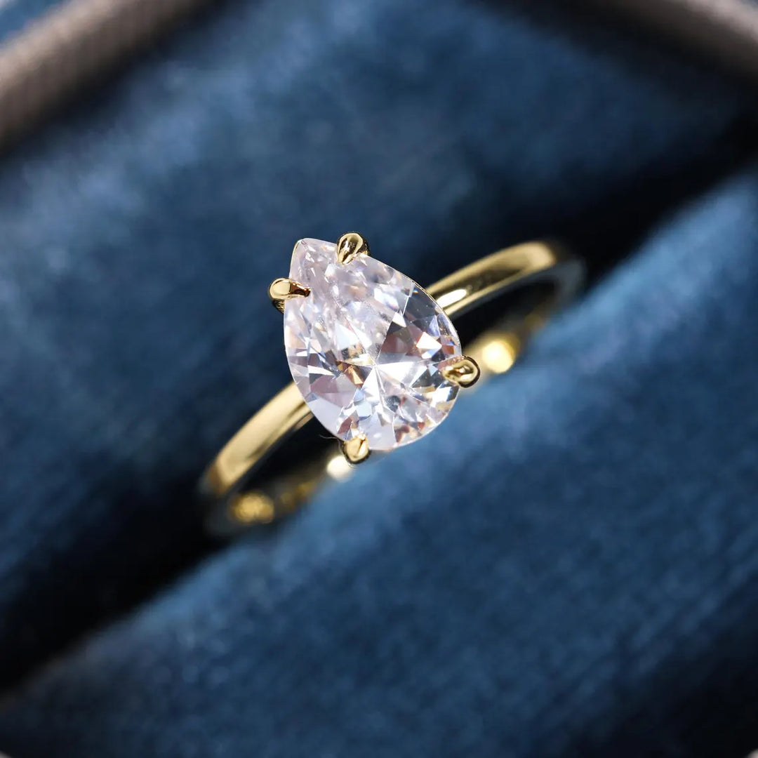 1.0CT Pear Cut Daimond Solitaire Moissanite Engagement Ring