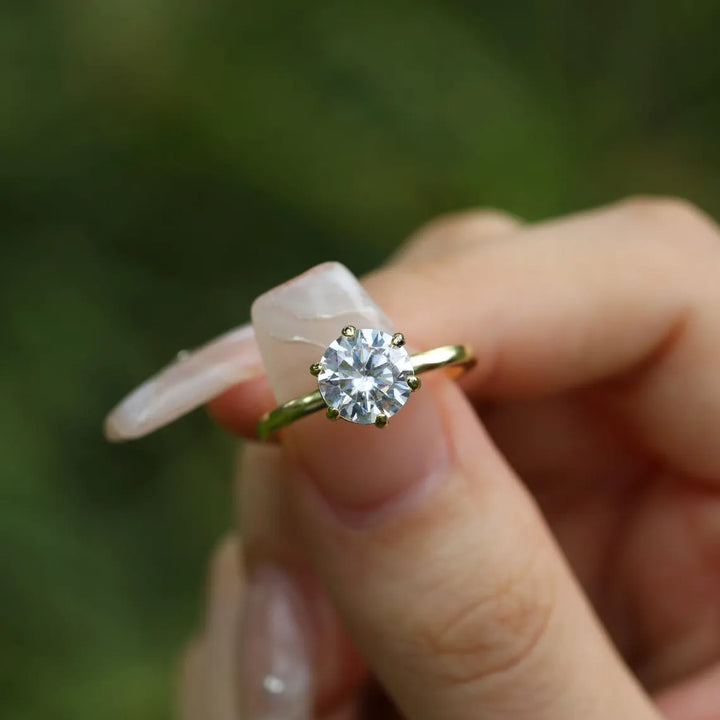 1.0CT Round Brilliant Cut Solitaire Diamond Moissanite Engagement Ring