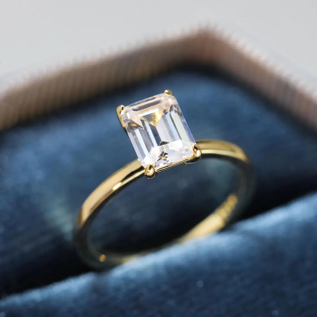 1.0CT Emerald Cut Daimond Solitaire Moissanite Engagement Ring