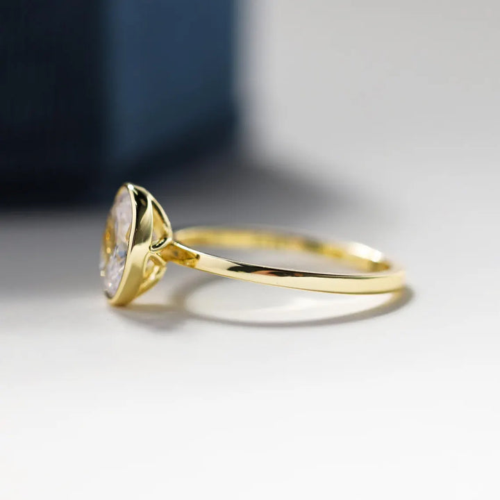 1.0CT Oval Daimond Bezel Setting Solitaire Moissanite Engagement Ring