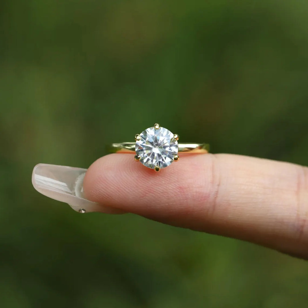 1.0CT Round Brilliant Cut Solitaire Diamond Moissanite Engagement Ring