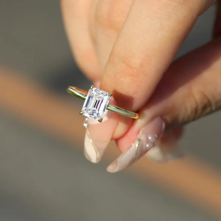 1.0CT Emerald Cut Daimond Solitaire Moissanite Engagement Ring