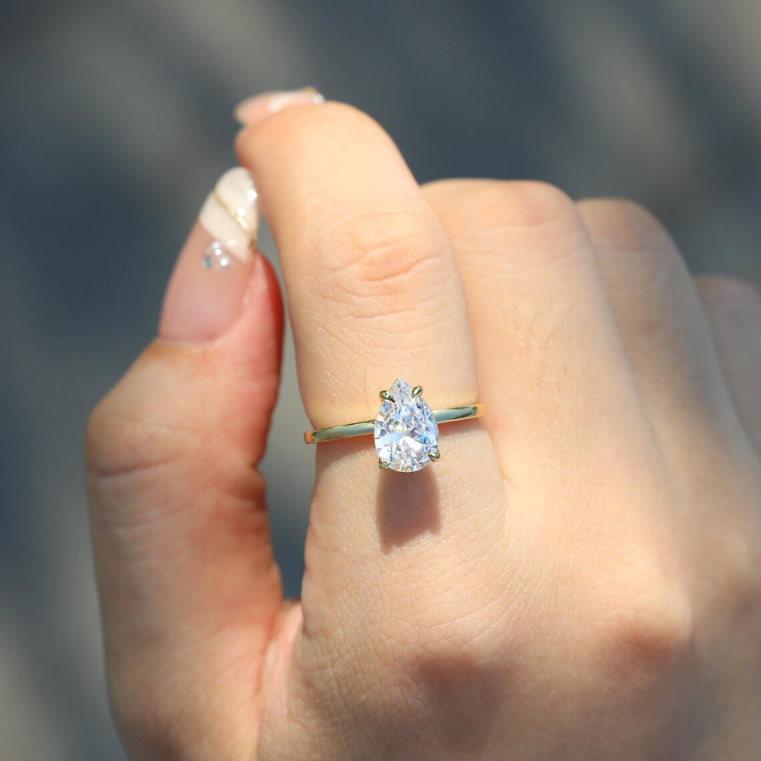 1.0CT Pear Cut Daimond Solitaire Moissanite Engagement Ring