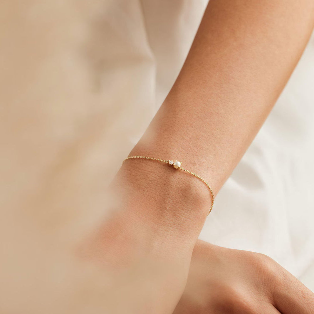 Minimalist Pearl Gemstone Bracelet With Diamond -June Birthstone