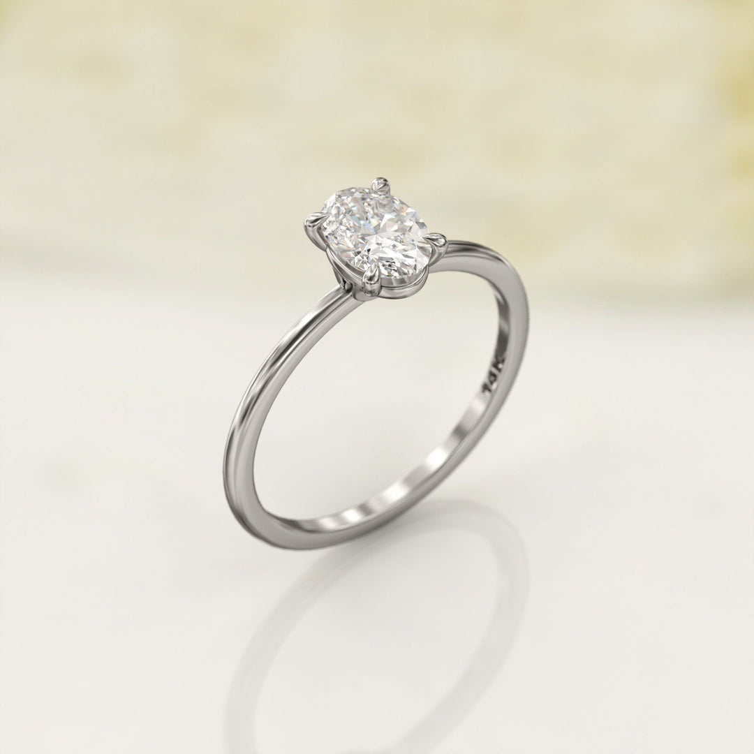 0.8 CT Oval Cut Moissanite Four Prong Diamond Engagement Ring