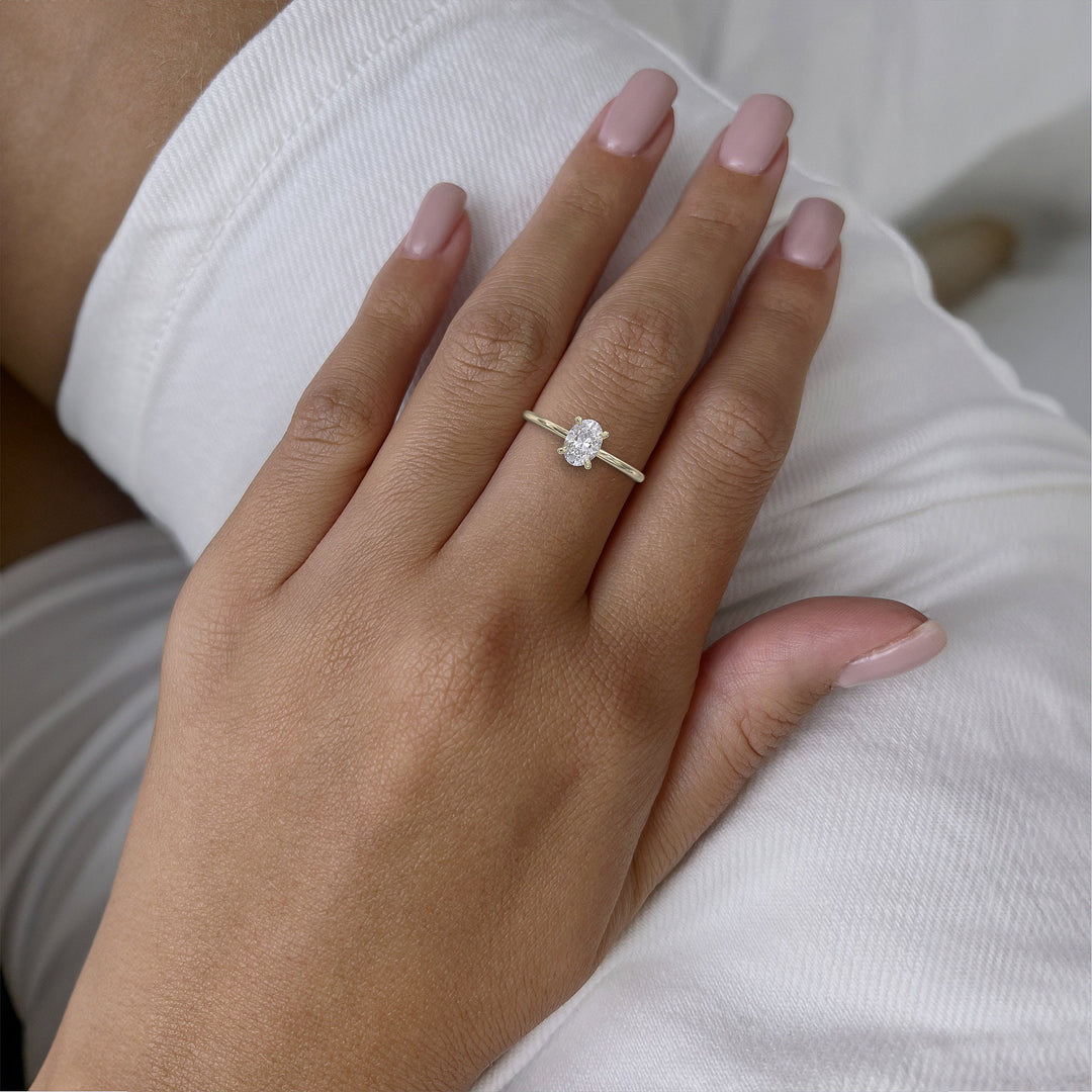 0.8 CT Oval Cut Moissanite Four Prong Diamond Engagement Ring