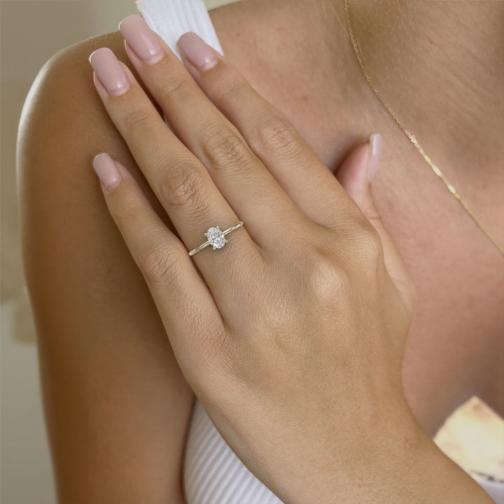 0.8 CT Oval Cut Moissanite Four Prong Diamond Engagement Ring