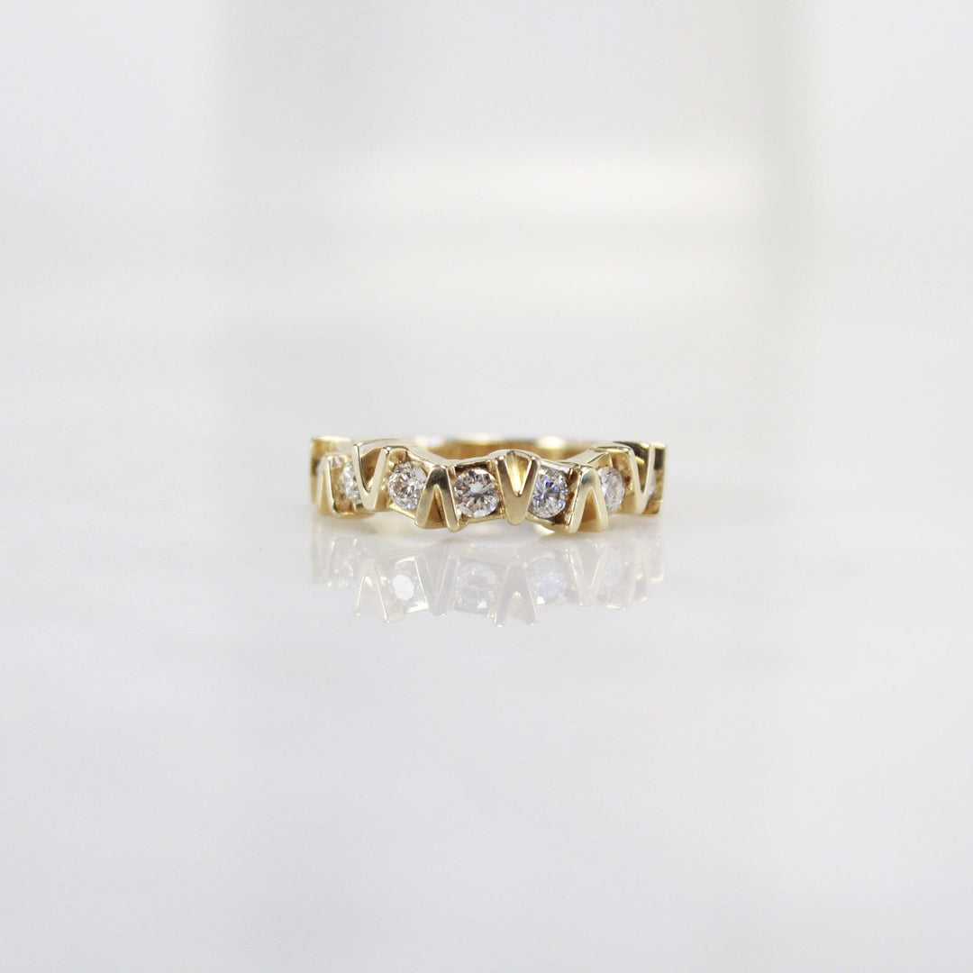 Round Cut Unique Diamond Band for Birthday Gift for Wife