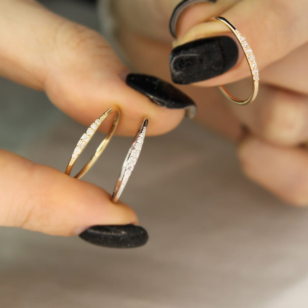 Round Cut Moissanite Diamond Wedding Band for Women