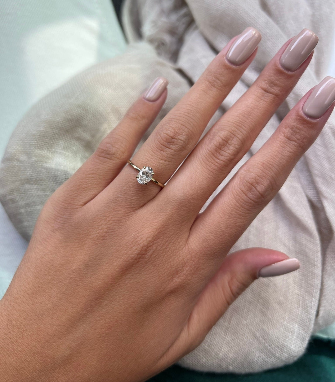 1.0 CT Oval Cut Moissanite Solitaire Diamond Engagement Ring