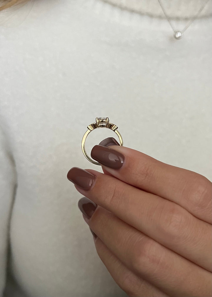 1.0 CT Round Cut Moissanite Cluster Engagement Ring