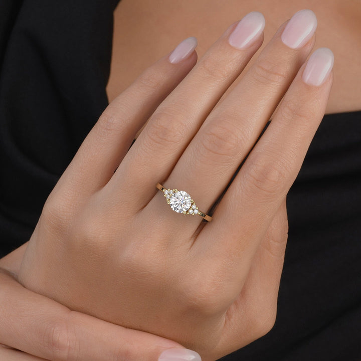 1.0 CT Round Cut Moissanite Cluster Engagement Ring