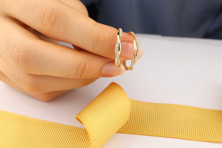 Round Cut Diamond Moissanite Infinity Wedding Ring for Christmas Gift