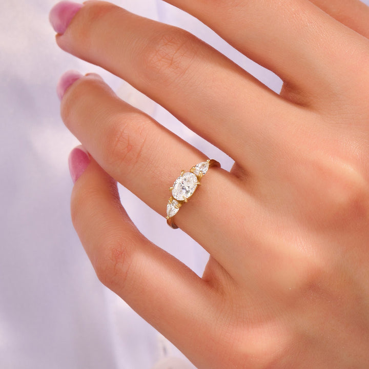 East-West Oval Cut Three Stone Moissanite Engagement Ring For Women