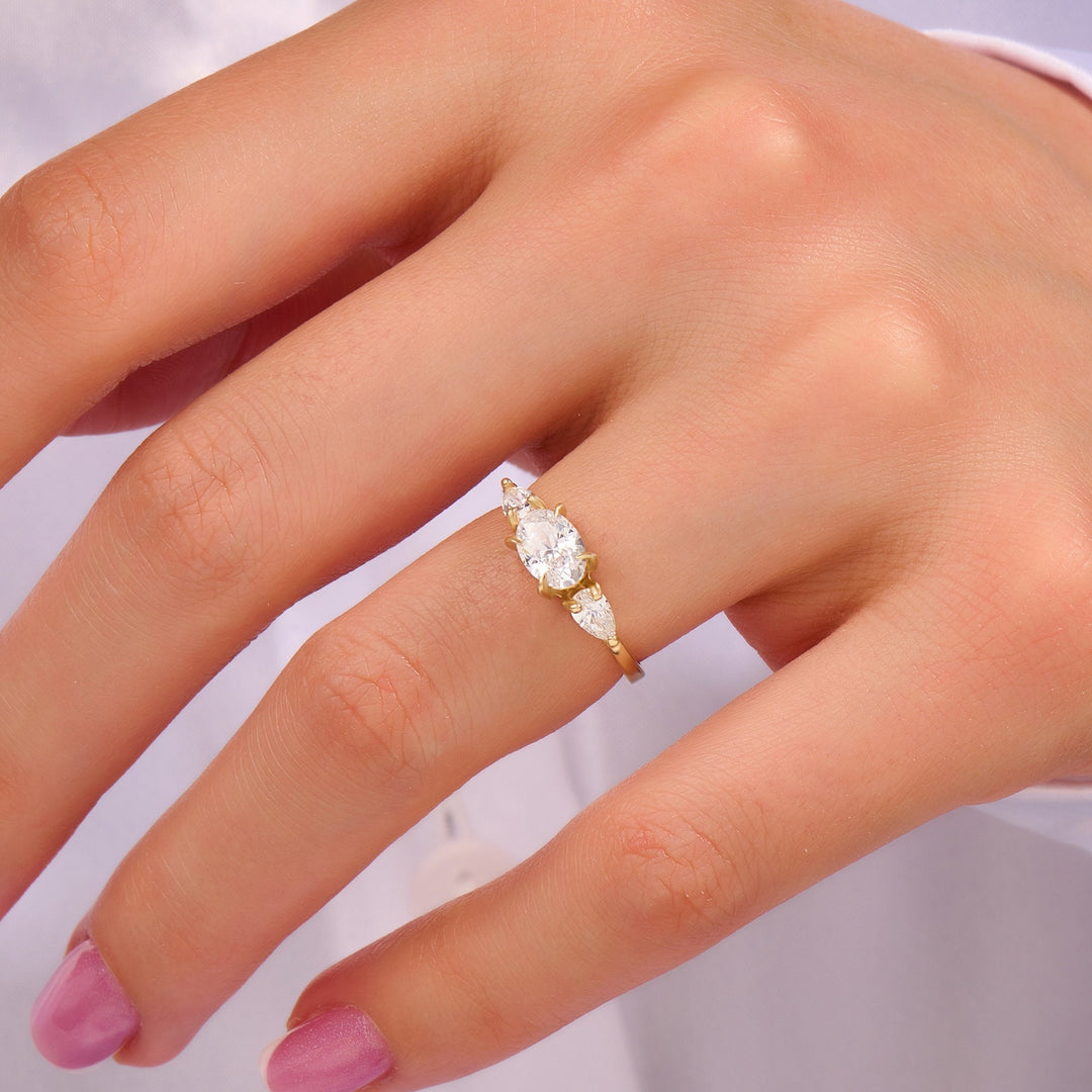 East-West Oval Cut Three Stone Moissanite Engagement Ring For Women