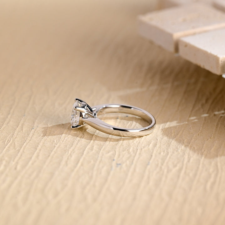 1.0 CT Round Brilliant Cut Solitaire Moissanite Engagement Ring