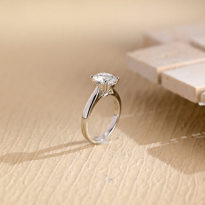 1.0 CT Round Brilliant Cut Solitaire Moissanite Engagement Ring