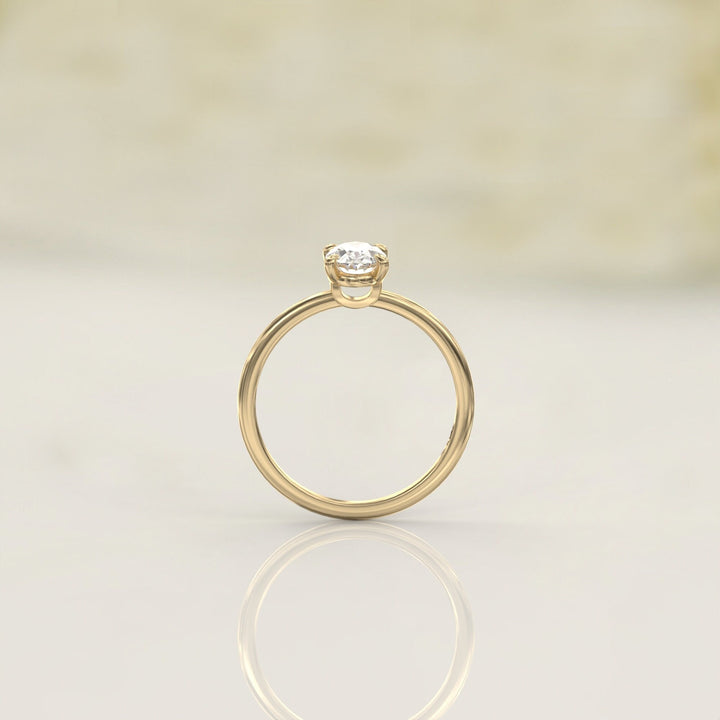 0.8 CT Oval Cut Moissanite Four Prong Diamond Engagement Ring