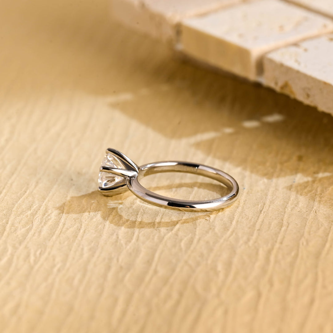 1.0 CT Round Brilliant Solitaire Moissanite Engagement Ring