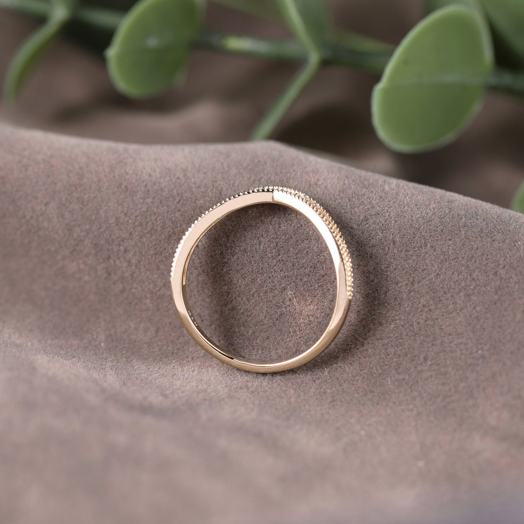 Round Cut Diamond Chevron Vintage Wedding Ring for Women