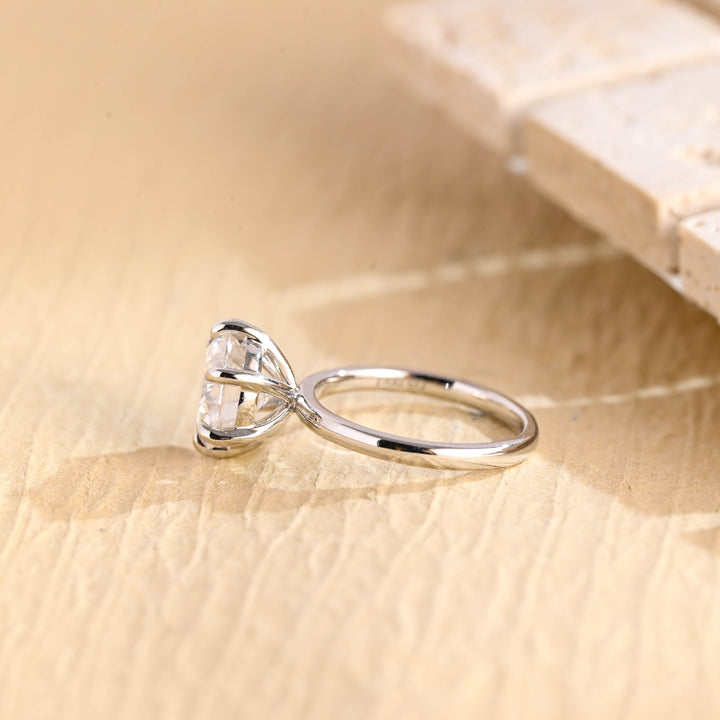 1.0 CT Round Brilliant Diamond Solitaire Moissanite Engagement Ring