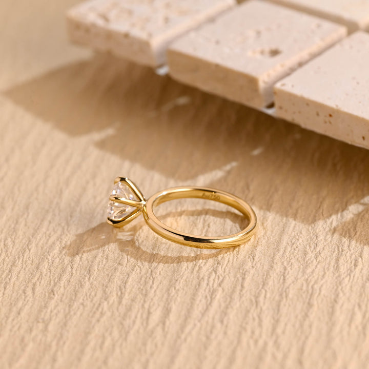 1.0 CT Round Brilliant Diamond Solitaire Moissanite Engagement Ring