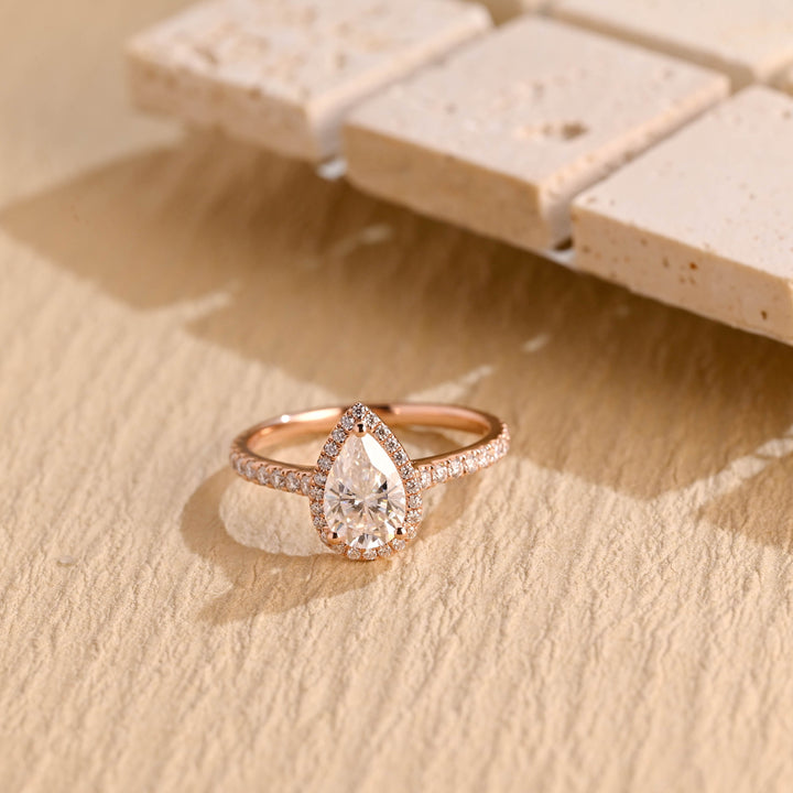 1.0 CT Pear Diamond Halo Diamond Moissanite Engagement Ring
