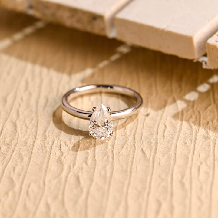 1.0 CT Pear Cut Solitaire Diamond Moissanite Engagement Ring