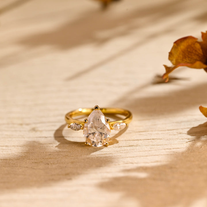2.0CT Pear Diamond Three Stone Moissanite Engagement Ring
