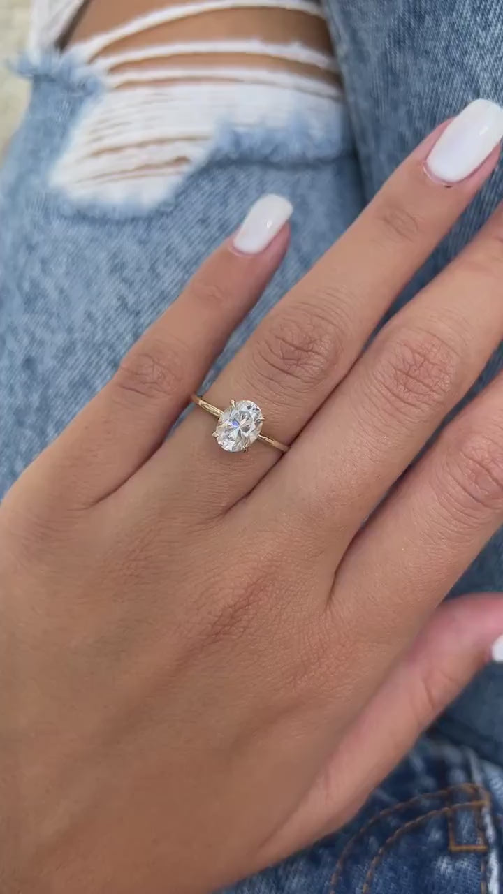 1.0 CT Oval Cut Moissanite Solitaire Diamond Engagement Ring
