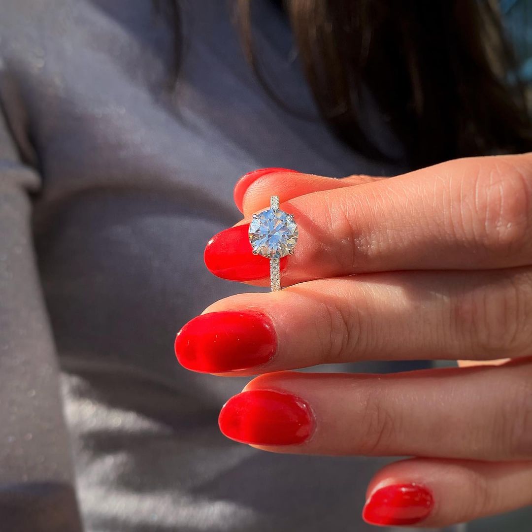 1.5 CT Round Cut Hidden Halo Moissanite Engagement Ring