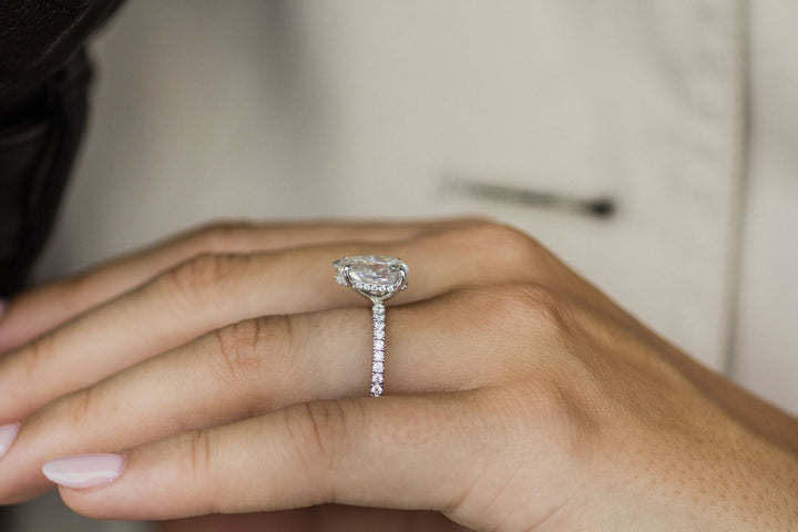 2.0CT-4.0CT Pear Cut Hidden Halo Moissanite Diamond Engagement Ring