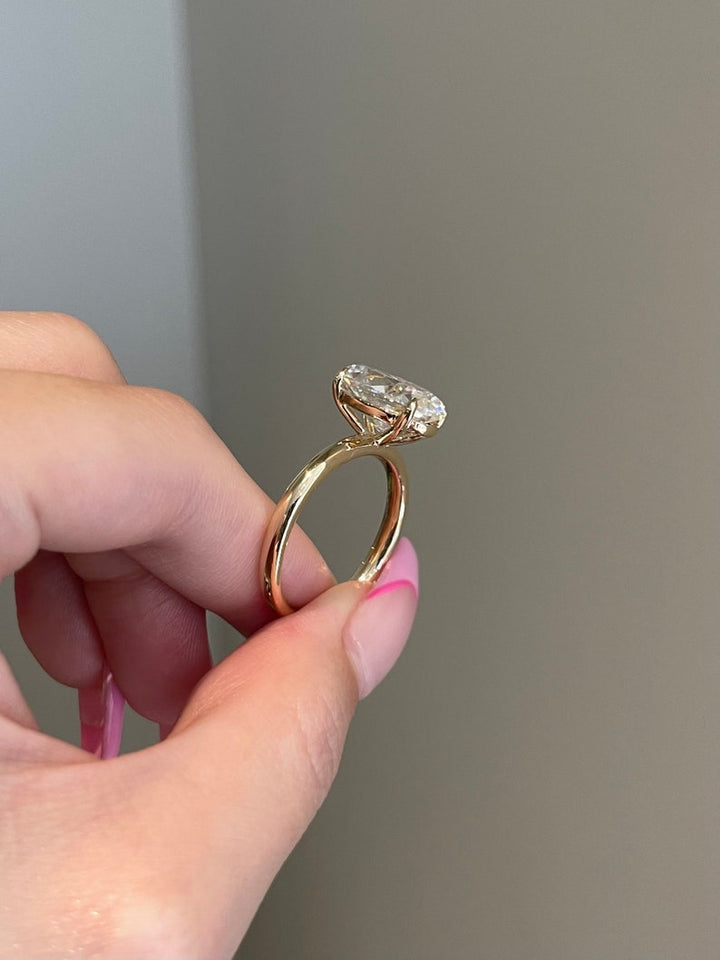 7.0CT Elongated Oval Diamond Four Prong Solitaire Moissanite Engagement Ring