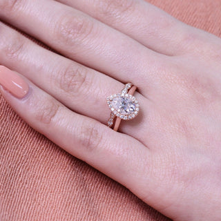 Pear Cut Moissanite Ring With Scalloped Diamond Band