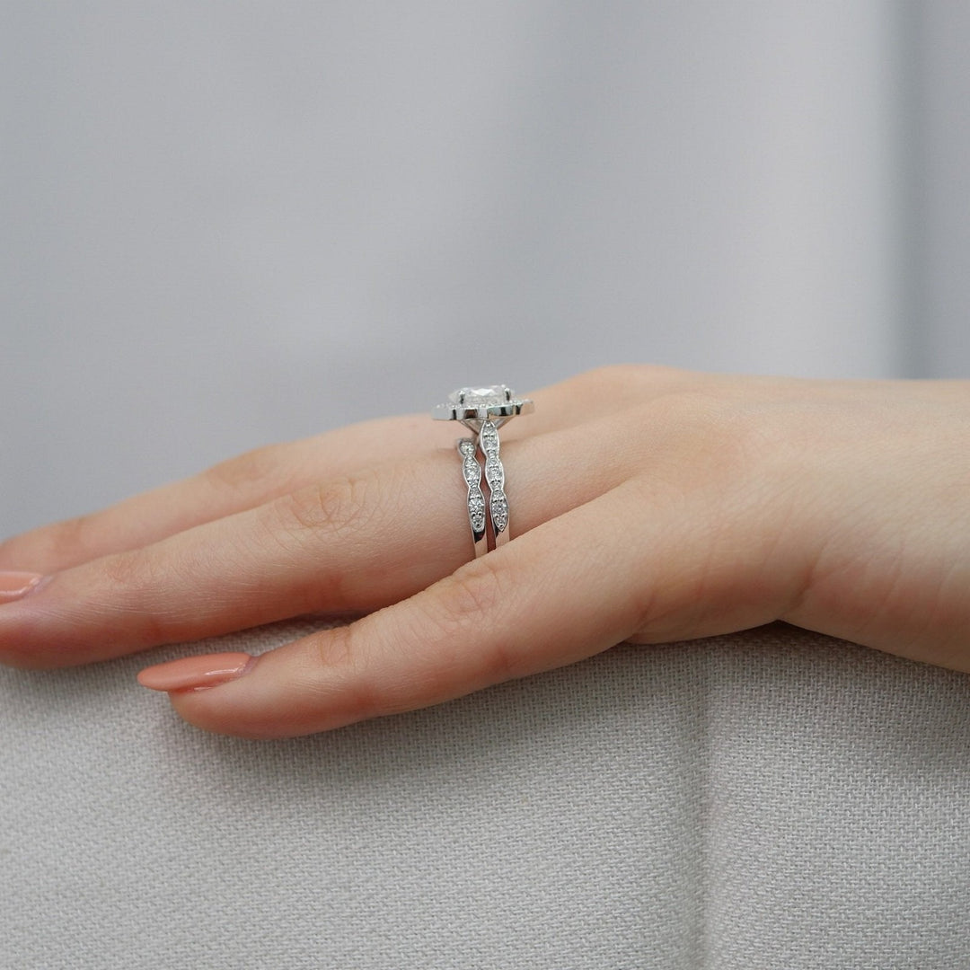 Oval Vintage Floral Bridal Set With Scalloped Moissanite Band