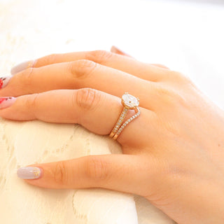 Oval Cut Moissanite Ring With U Shape Diamond Band