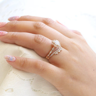 Floral Round Cut Ring in Scalloped Band With Crown Diamond Band Ring