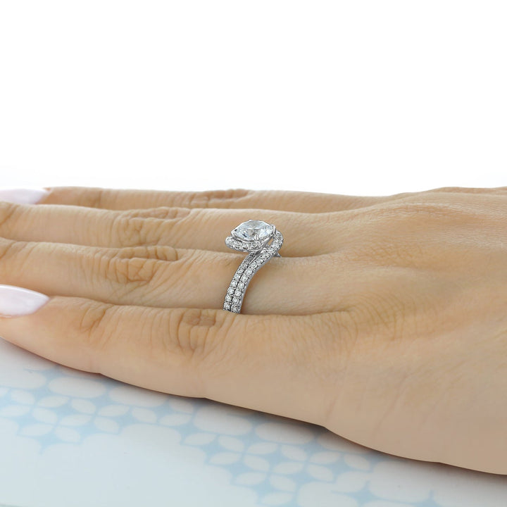 1.0CT Round Cut Halo 4 Prong Moissanite Solitaire Engagement Ring