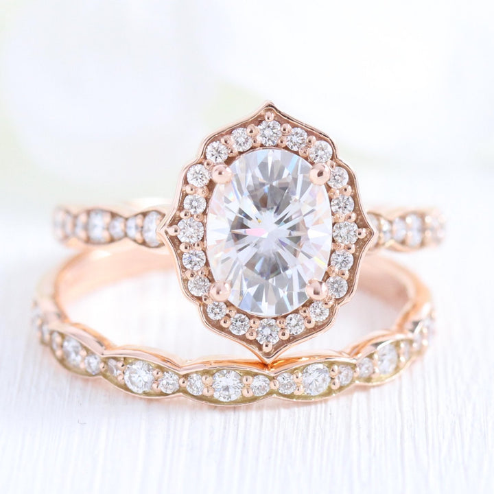 Oval Vintage Floral Bridal Set With Scalloped Moissanite Band