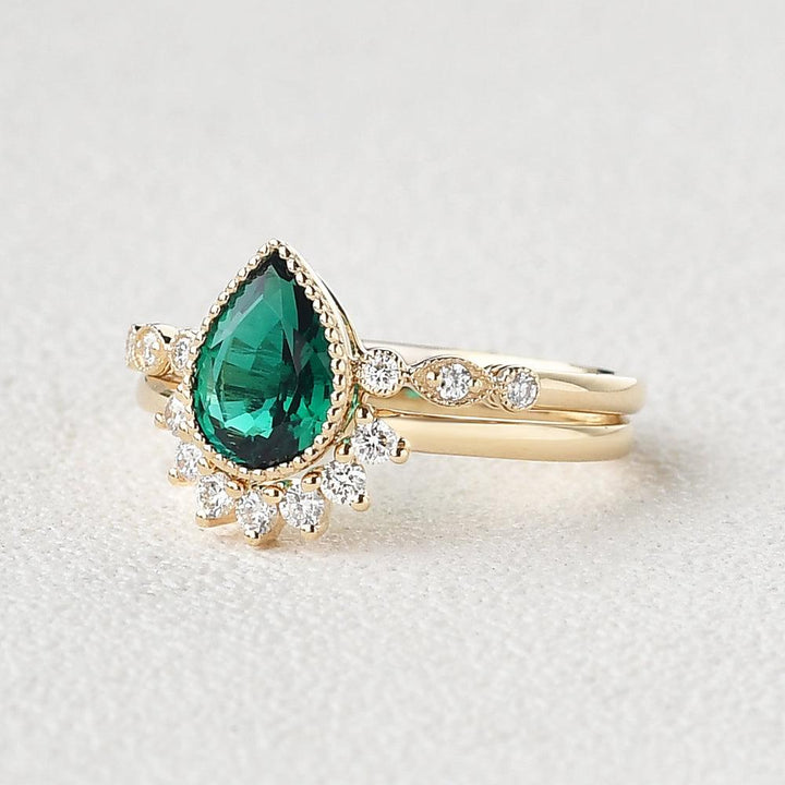 1.93ct Pear Emerald Migraine Vintage Signature Bridal Ring Set For Her