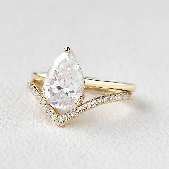 1.80CT Pear Solitaire Moissanite Engagement Ring with Curved Wedding Band