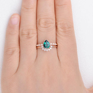 1.93ct Pear Emerald Migraine Vintage Signature Bridal Ring Set For Her