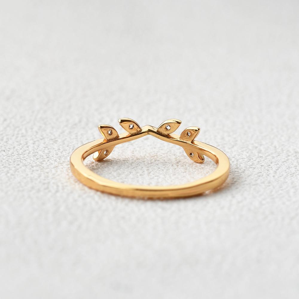 Round Brilliant Cut Curved Vintage Style Bridal Wedding Band